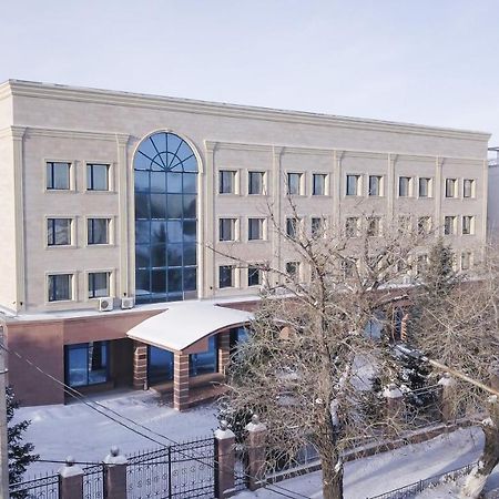 Nurtau Hotel Pavlodar Buitenkant foto