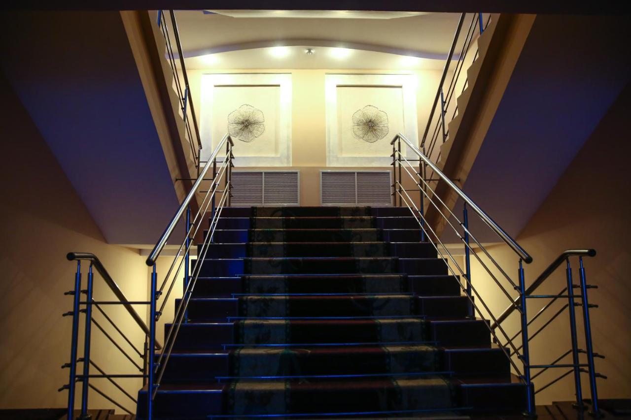 Nurtau Hotel Pavlodar Buitenkant foto