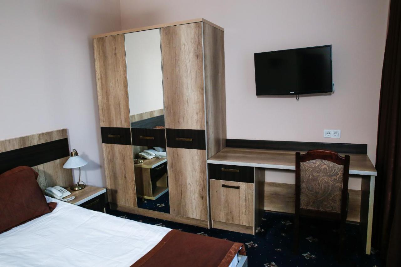 Nurtau Hotel Pavlodar Buitenkant foto