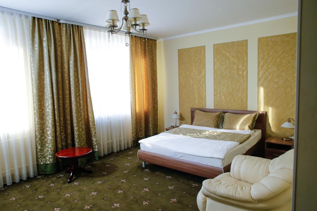 Nurtau Hotel Pavlodar Buitenkant foto