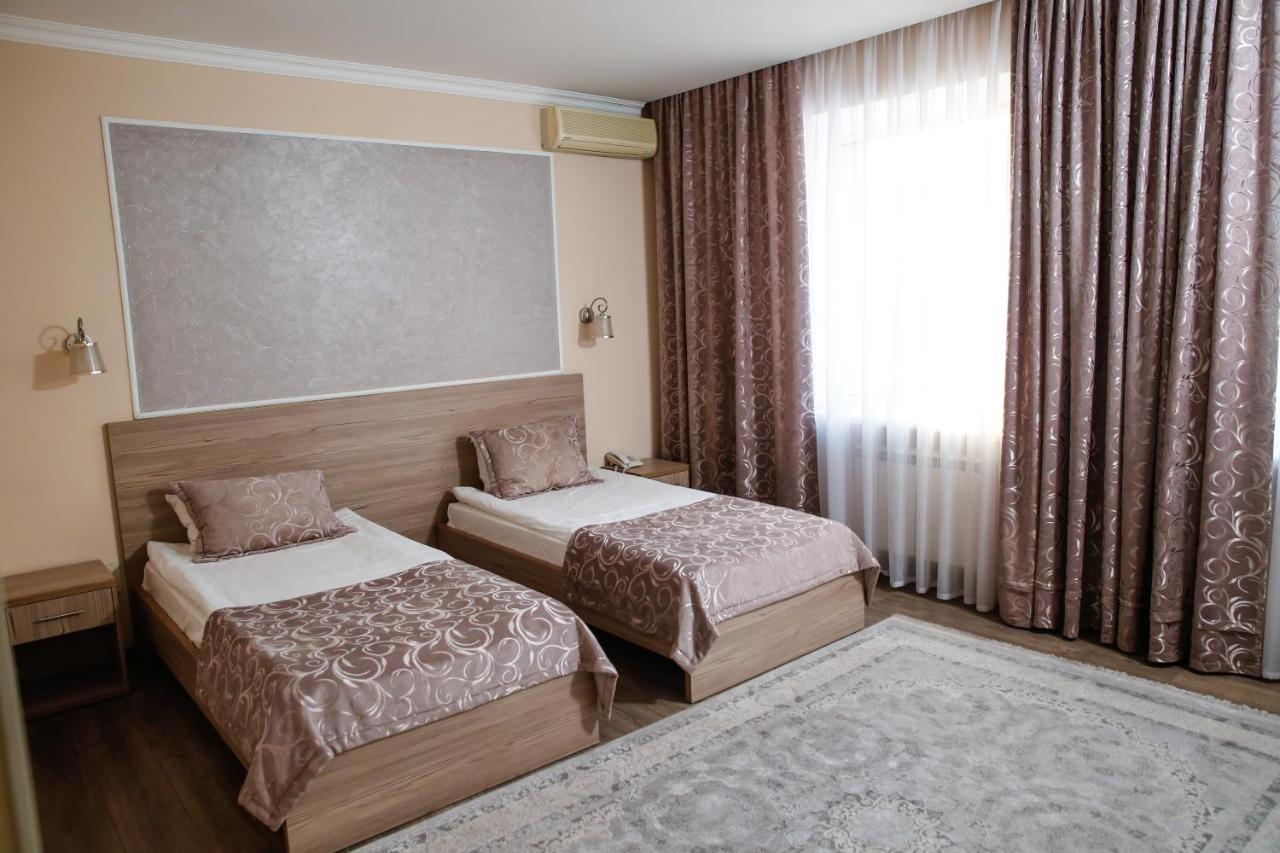 Nurtau Hotel Pavlodar Buitenkant foto
