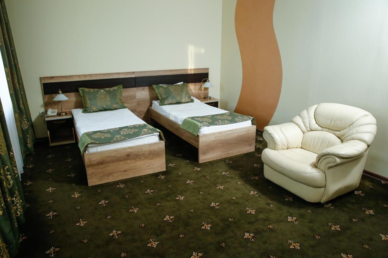 Nurtau Hotel Pavlodar Buitenkant foto