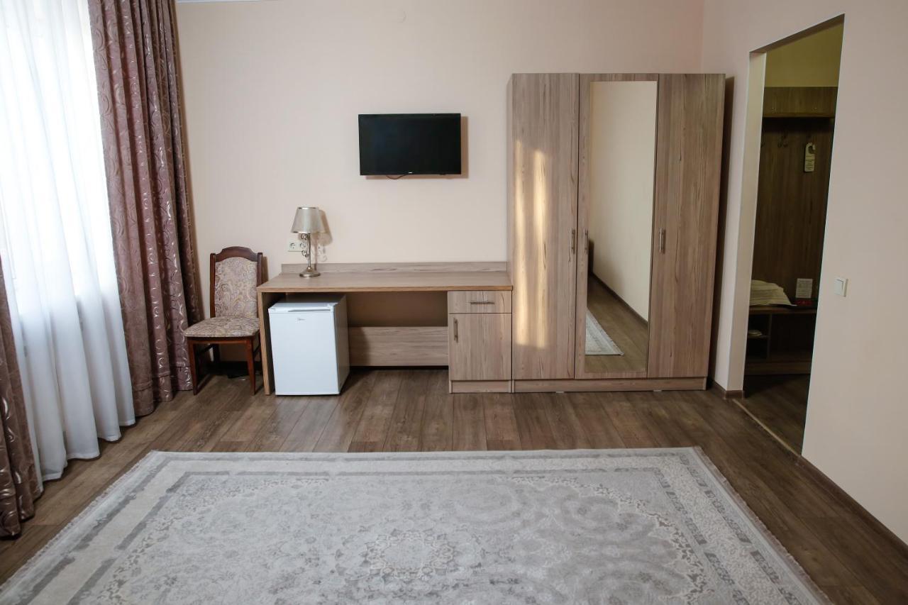 Nurtau Hotel Pavlodar Buitenkant foto