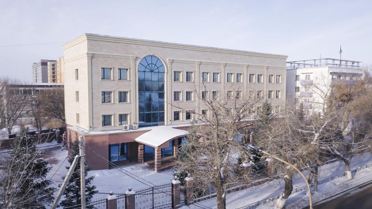Nurtau Hotel Pavlodar Buitenkant foto