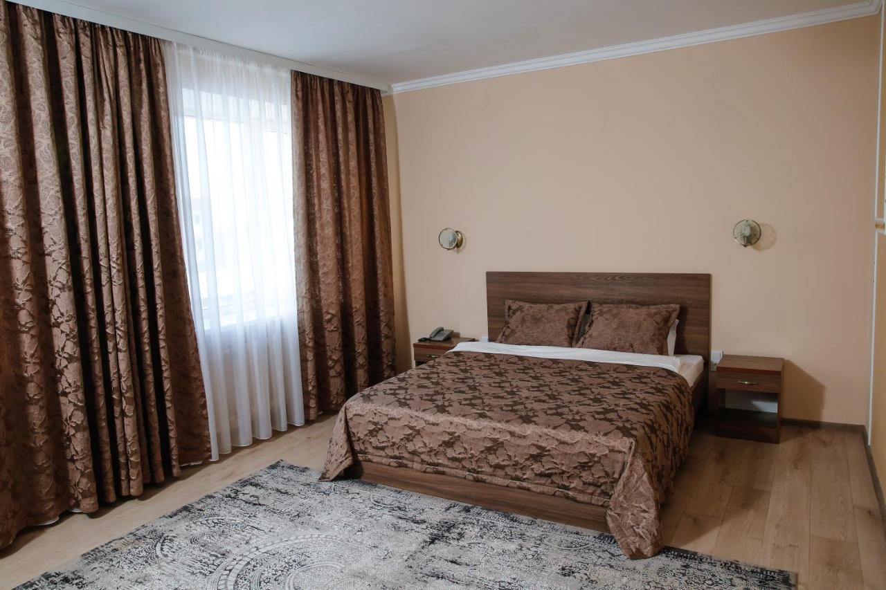 Nurtau Hotel Pavlodar Buitenkant foto