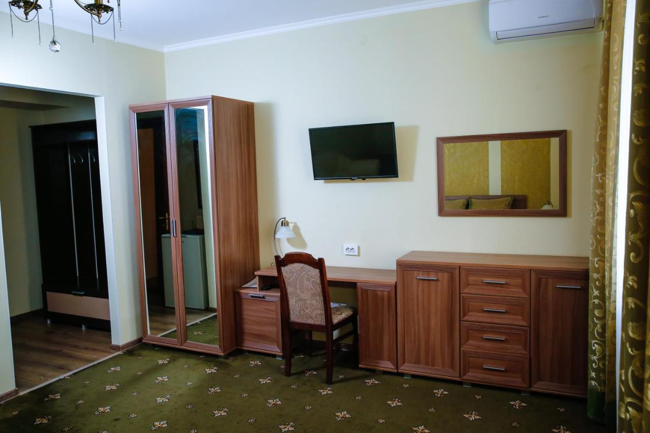 Nurtau Hotel Pavlodar Buitenkant foto