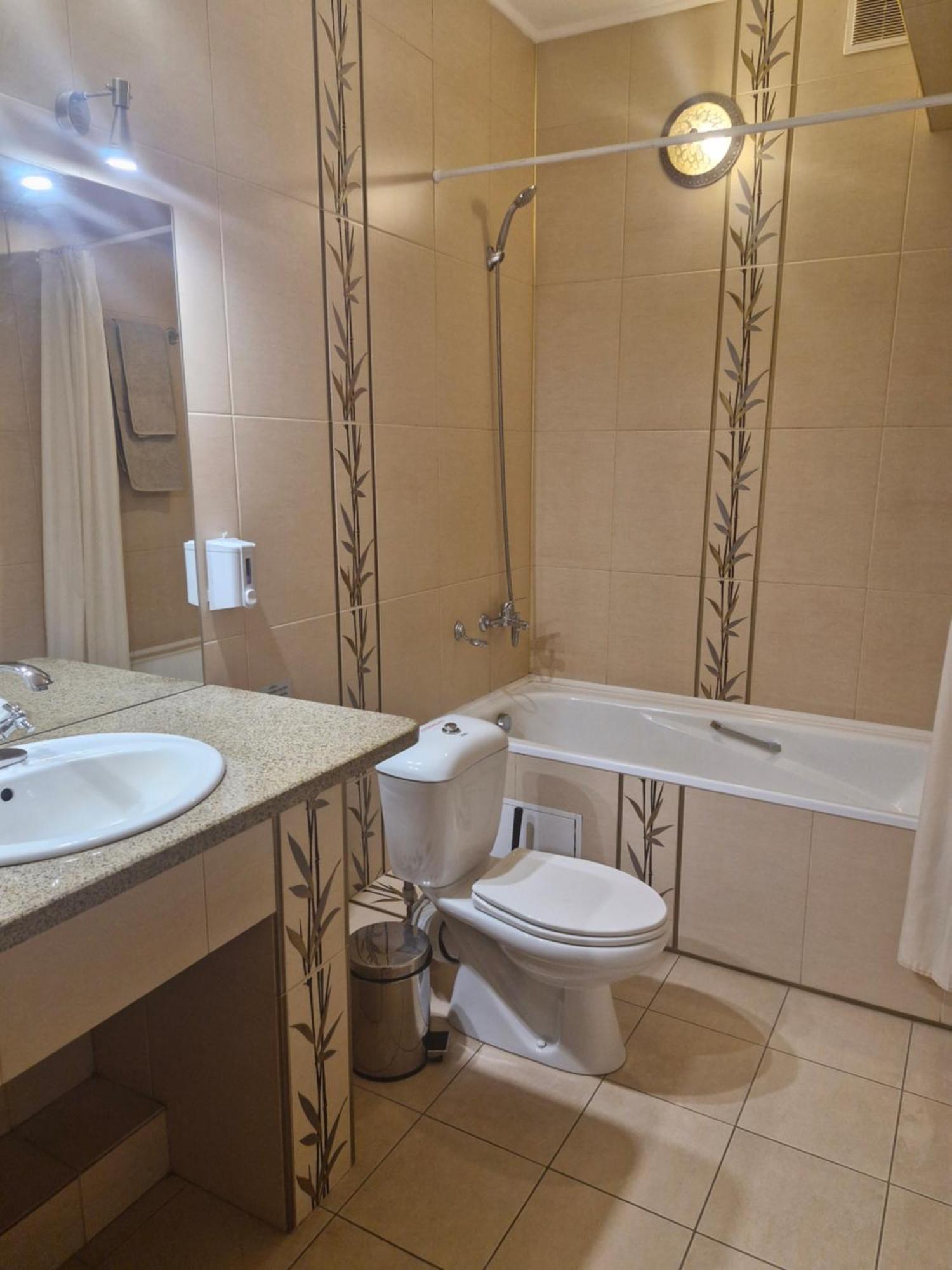 Nurtau Hotel Pavlodar Buitenkant foto