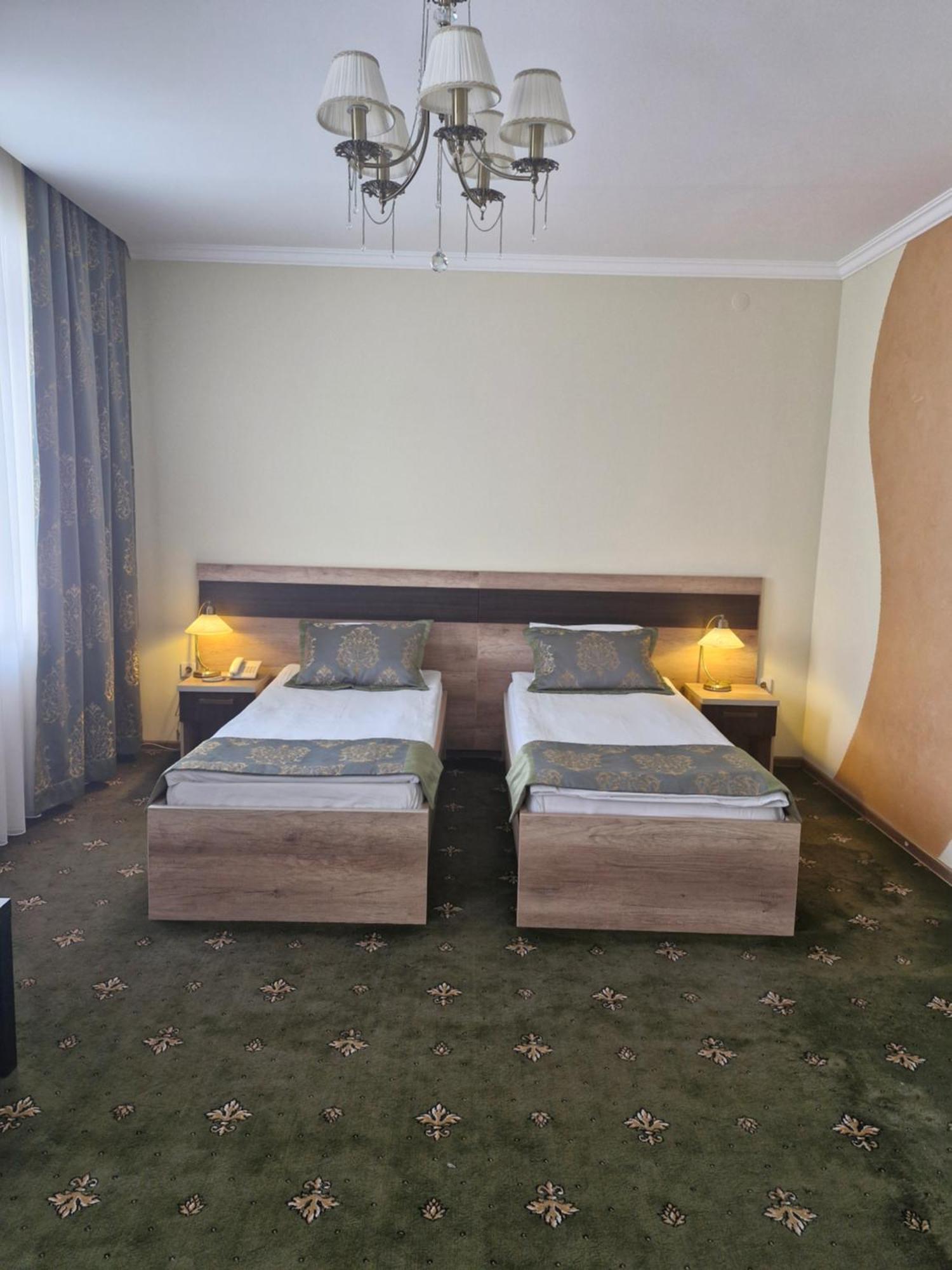 Nurtau Hotel Pavlodar Buitenkant foto