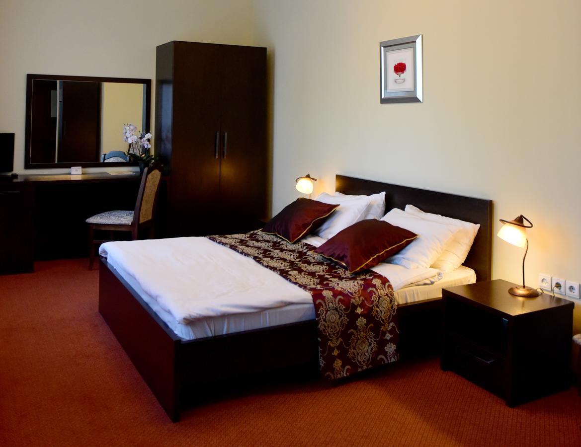 Nurtau Hotel Pavlodar Buitenkant foto